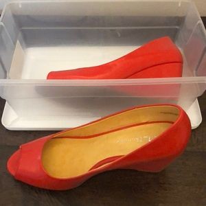 New and never been worn Noreen wedges.